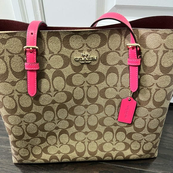 Coach brand new never been used ! - Picture 2 of 3